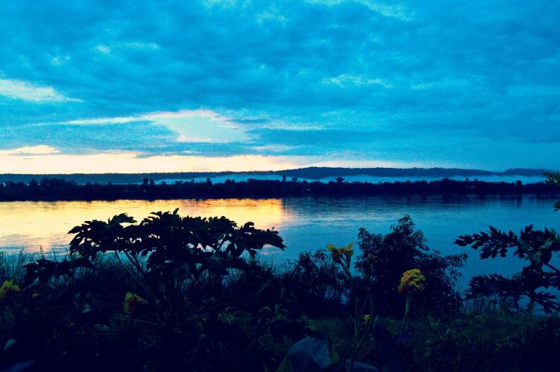 sunrise mekong river thailand laos backpacking travel