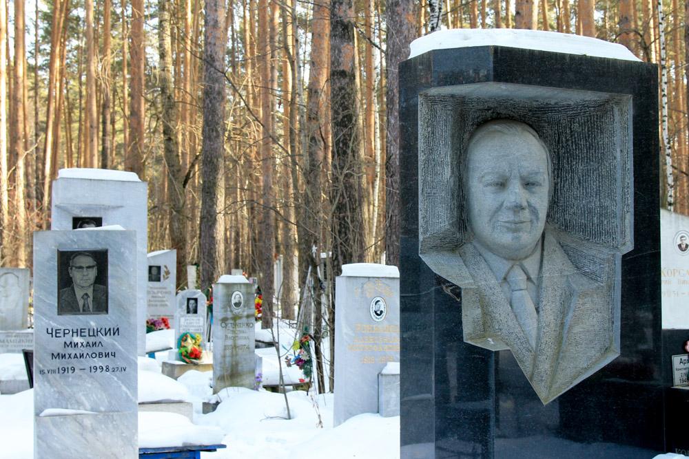 Mafia Cemetery in Yekaterinburg