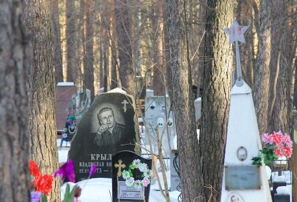 Mafia Cemetery in Yekaterinburg