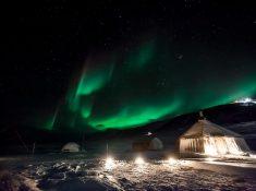 northern lights svalbard camp barentz